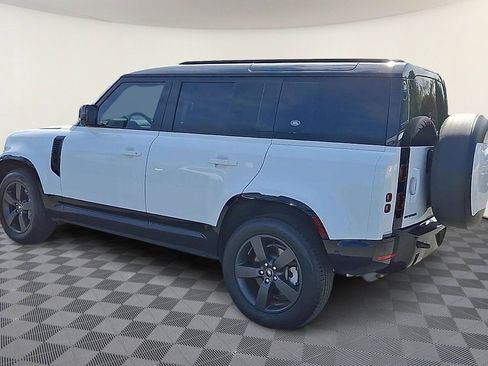 Used 2024 Land Rover Defender 110 X-Dynamic SE image 6