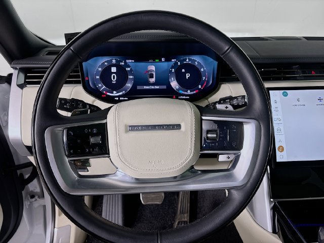 Used 2025 Land Rover Range Rover Autobiography AWD/4WD image 12