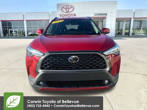 Certified 2022 Toyota Corolla Cross XLE image 3