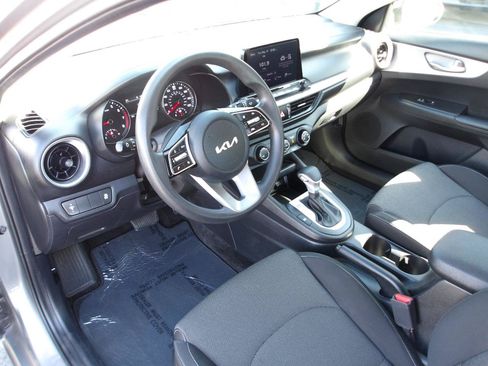 Used 2022 Kia Forte LXS FWD image 9