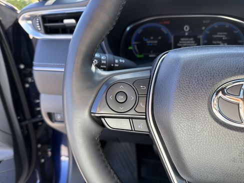 Certified 2023 Toyota Venza Limited image 10