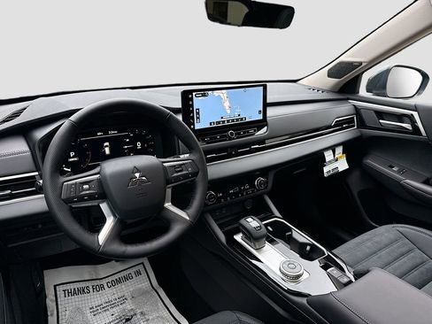 New 2026 Mitsubishi Outlander SE image 25