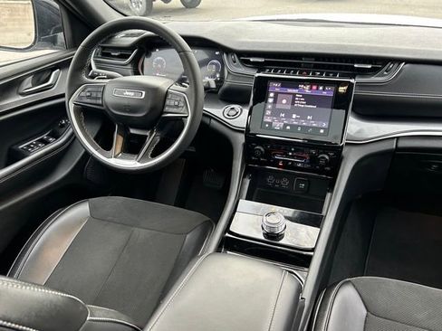 Used 2023 Jeep Grand Cherokee Altitude image 20