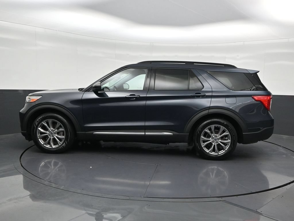 Used 2022 Ford Explorer XLT w/ Equipment Group 202A RWD image 2