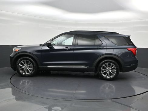 Used 2022 Ford Explorer XLT w/ Equipment Group 202A RWD image 2