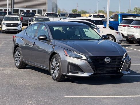 New 2026 Nissan Altima 2.5 SV FWD image 2