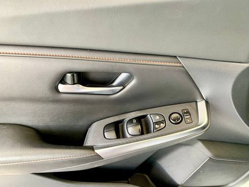 Used 2022 Nissan Sentra SR FWD image 12
