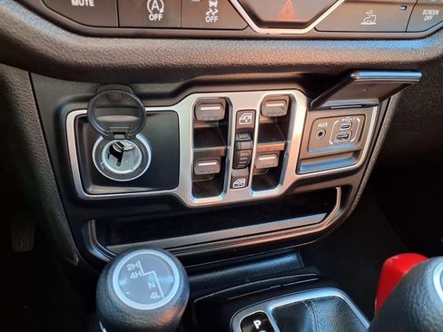 Used 2024 Jeep Wrangler Unlimited Sport AWD/4WD image 10