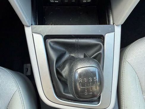 Used 2017 Hyundai Elantra SE w/ Cargo Package image 12