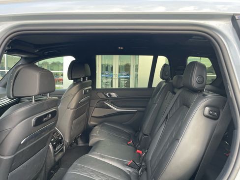 Used 2025 BMW X7 M60i AWD/4WD image 9