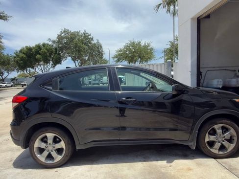 Used 2019 Honda HR-V LX image 8