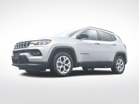 Used 2025 Jeep Compass Latitude AWD/4WD image 29