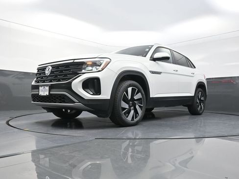 Used 2024 Volkswagen Atlas Cross Sport SE AWD/4WD image 25