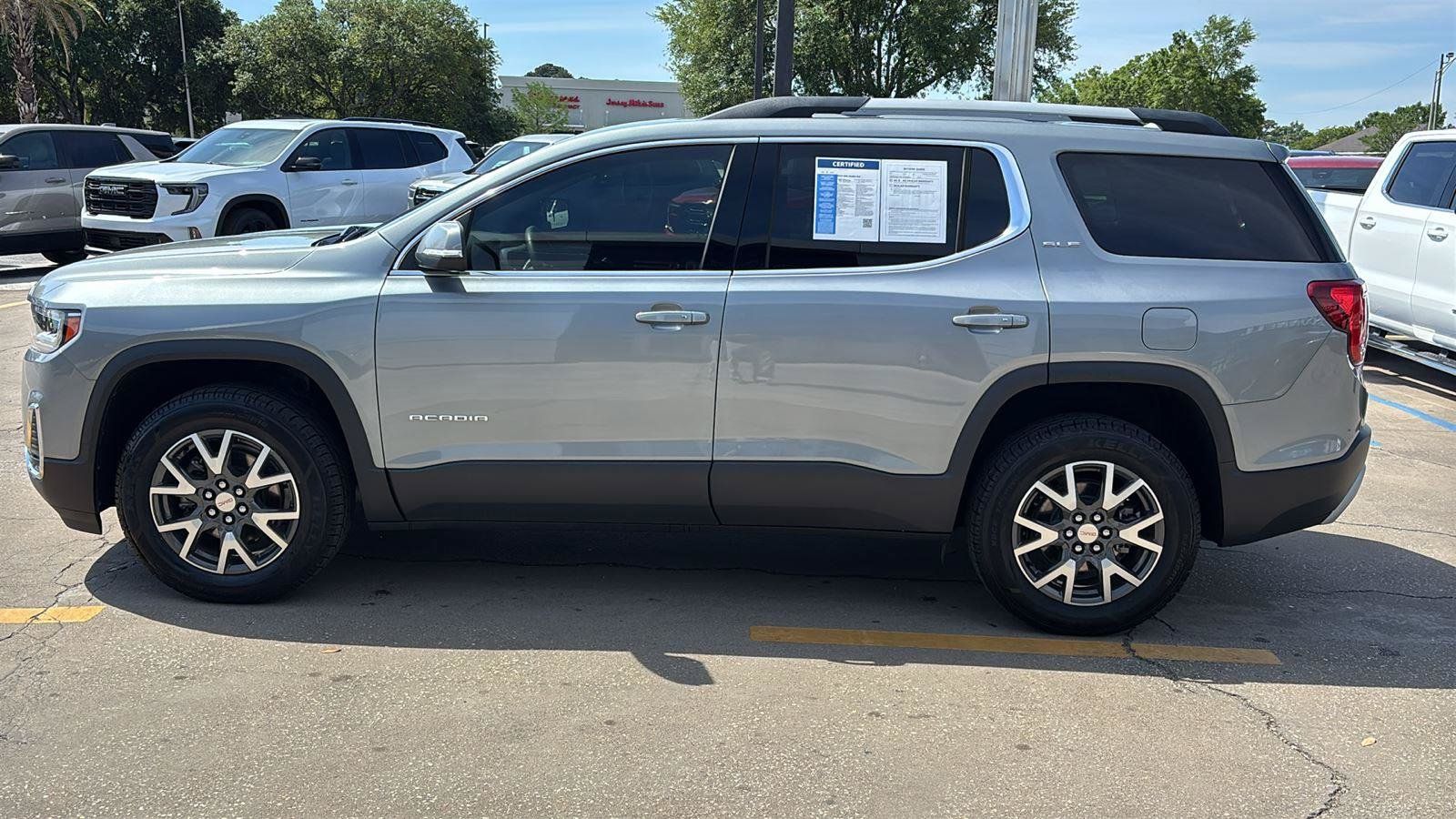 Certified 2023 GMC Acadia SLE w/ Driver Convenience Package FWD image 4