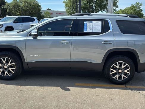 Certified 2023 GMC Acadia SLE w/ Driver Convenience Package FWD image 4