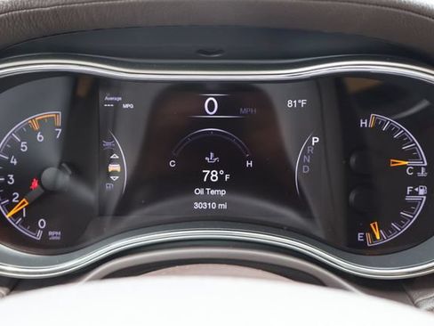 Used 2018 Jeep Grand Cherokee Overland AWD/4WD image 8