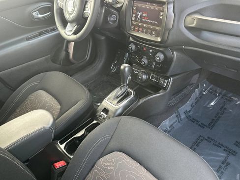 Used 2023 Jeep Renegade Latitude image 13
