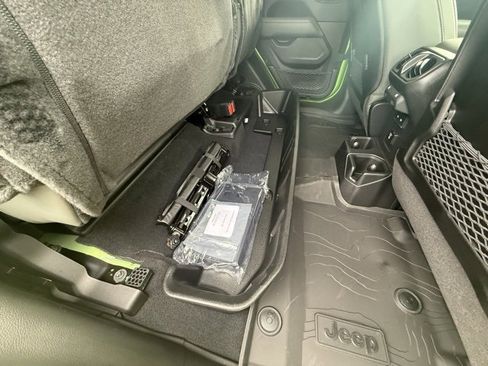 New 2025 Jeep Gladiator Mojave image 13