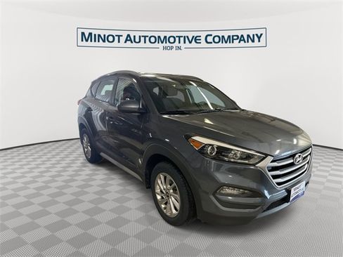 Used 2017 Hyundai Tucson SE image 2