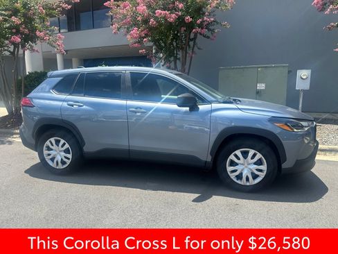 Used 2025 Toyota Corolla Cross L FWD image 5