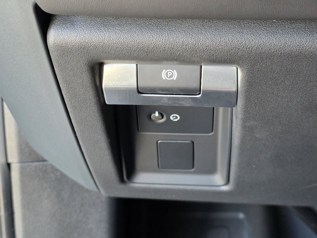 Used 2020 Land Rover Defender 110 X AWD/4WD image 32