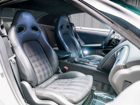 Used 2015 Nissan GT-R Premium AWD/4WD image 61
