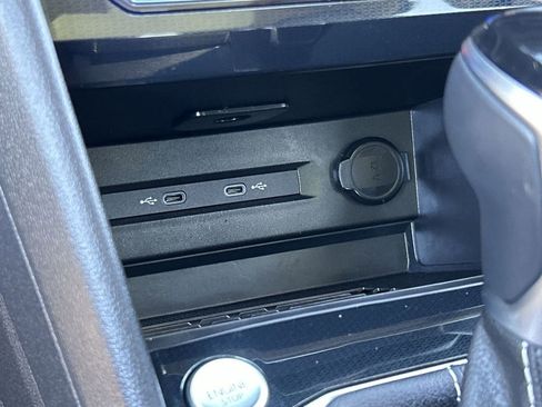 Certified 2025 Volkswagen Taos SE AWD/4WD image 26