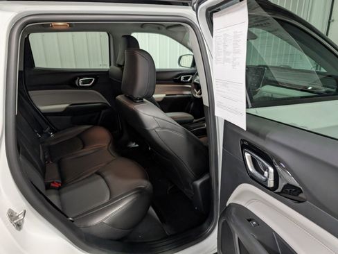 Used 2022 Jeep Compass Limited image 25