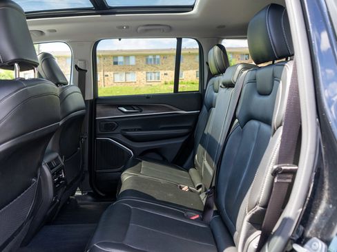 Used 2022 Jeep Grand Cherokee Limited 4xe w/ Luxury Tech Group II AWD/4WD image 33