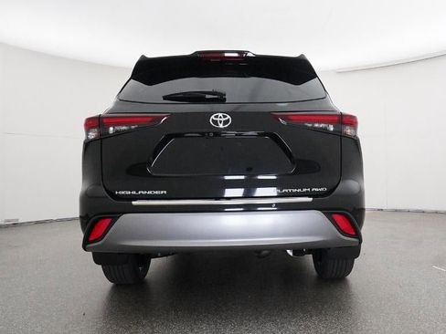 New 2026 Toyota Highlander Platinum image 23