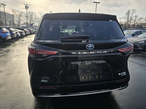 Certified 2022 Toyota Sienna Platinum image 6