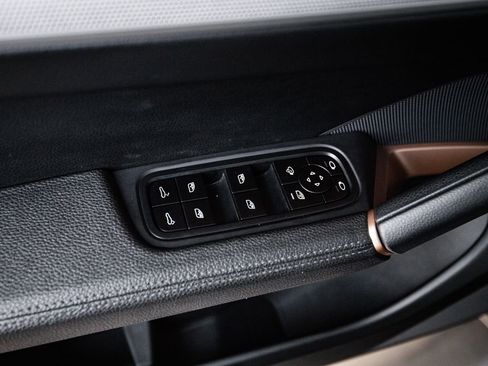 Certified 2024 Porsche Cayenne Coupe AWD/4WD image 21