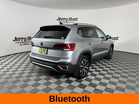 Used 2024 Volkswagen Taos SE image 7