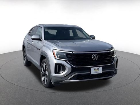 Used 2025 Volkswagen Atlas Cross Sport SE image 3