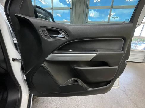 Used 2022 Chevrolet Colorado LT w/ Fleet Safety Package RWD image 19