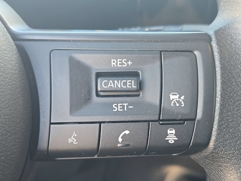 Used 2025 Nissan Kicks SV AWD/4WD image 16