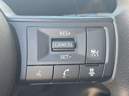 Used 2025 Nissan Kicks SV AWD/4WD image 16