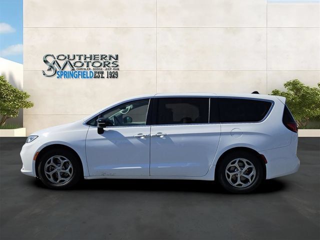 Used 2024 Chrysler Pacifica Limited FWD image 2