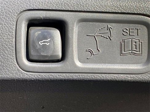 Used 2024 Ford Expedition XLT image 8