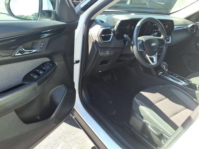 Certified 2024 Chevrolet TrailBlazer LT w/ LT Cold Weather Package AWD/4WD image 13