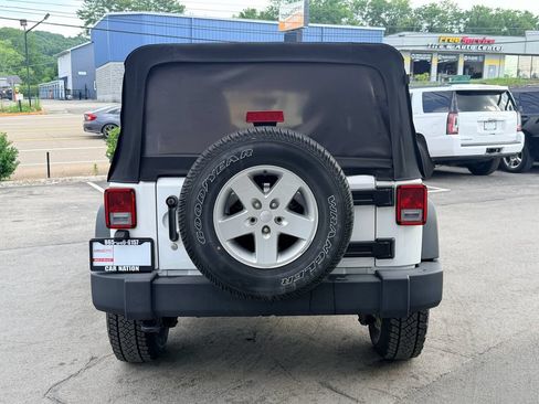 Used 2017 Jeep Wrangler Unlimited Sport w/ Quick Order Package 24S AWD/4WD image 5