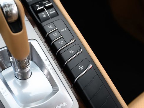 Used 2015 Porsche Panamera 4 image 28