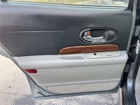 Used 2004 Buick Le Sabre Custom image 15