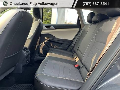 Certified 2025 Volkswagen Taos SE FWD image 25