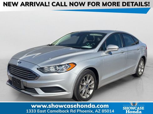 Used 2017 Ford Fusion SE image 1