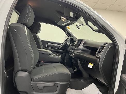 Used 2024 RAM 2500 Tradesman w/ Chrome Appearance Group image 4