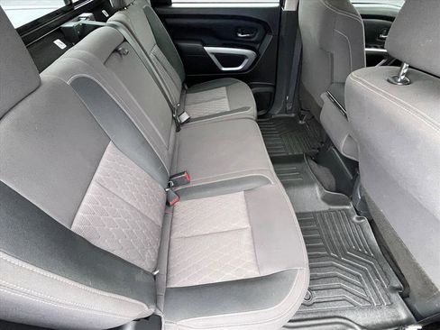 Used 2024 Nissan Titan SV image 24