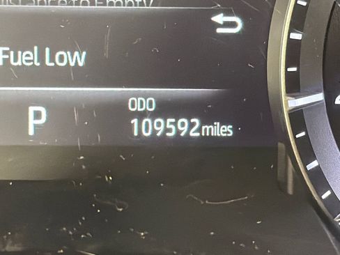 Used 2021 Toyota Highlander XLE image 29