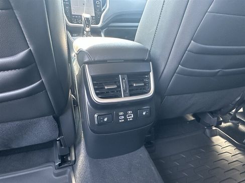 Used 2025 Subaru Outback Limited AWD/4WD image 39