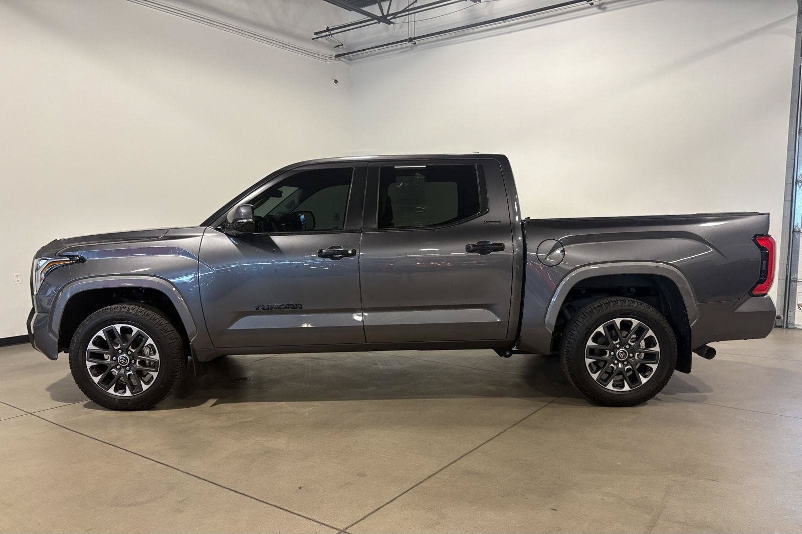 Used 2024 Toyota Tundra Limited AWD/4WD image 6